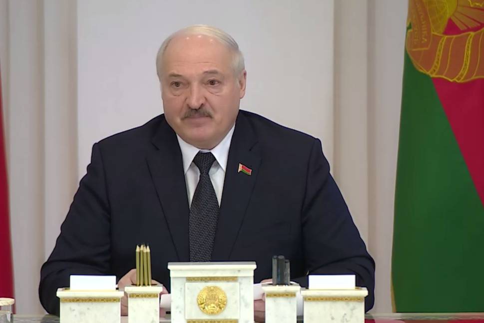 Жить по этому закону придётся всем: Лукашенко представили доработанный проект новой конституции