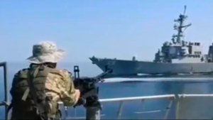 В Сети появилось видео противостояния ВМС США и Ирана в Оманском заливе