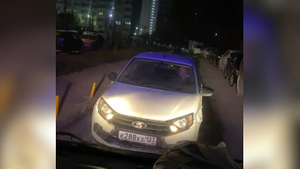 Таксист из Новороссийска отказался пропускать скорую помощь во дворе