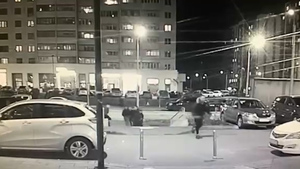 Перепалка на дороге: Опубликовано видео начала конфликта между неизвестными и мужчиной с ребёнком