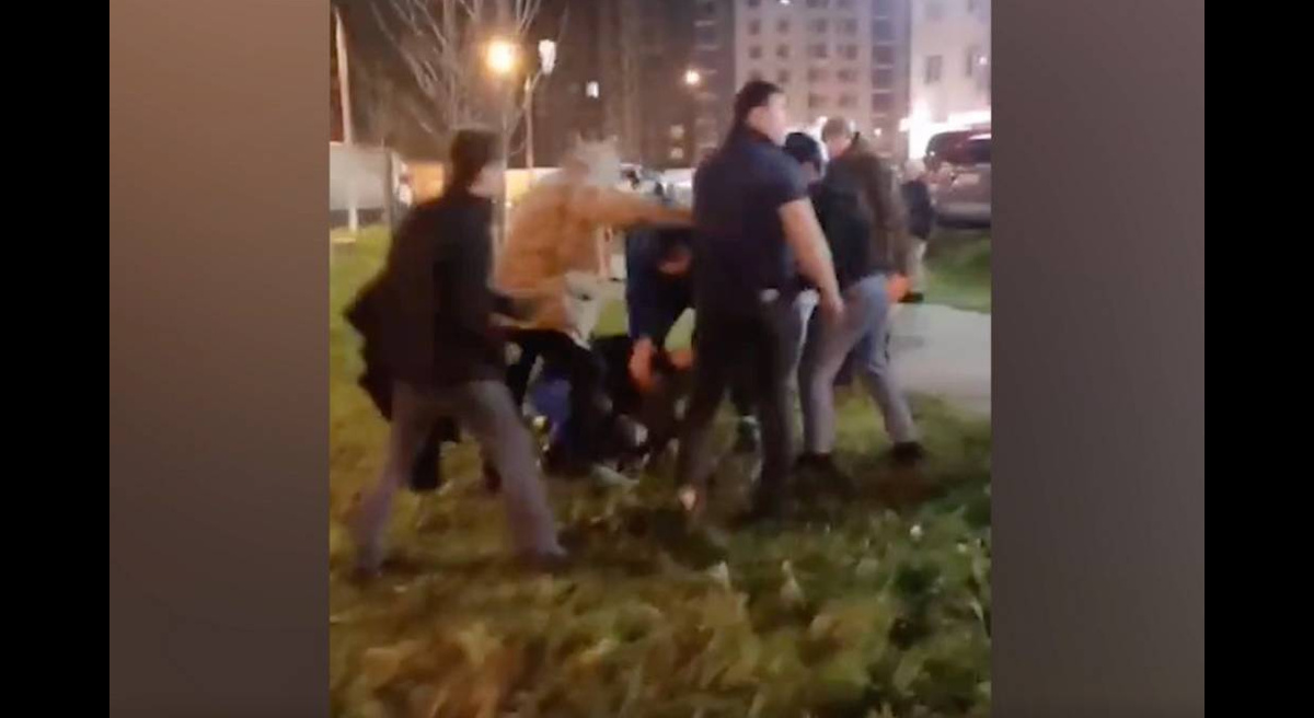 Нападение массовый. Кавказцы напали на мужчину с ребенком. Нападение на мужчину с ребёнком в новой Москве.