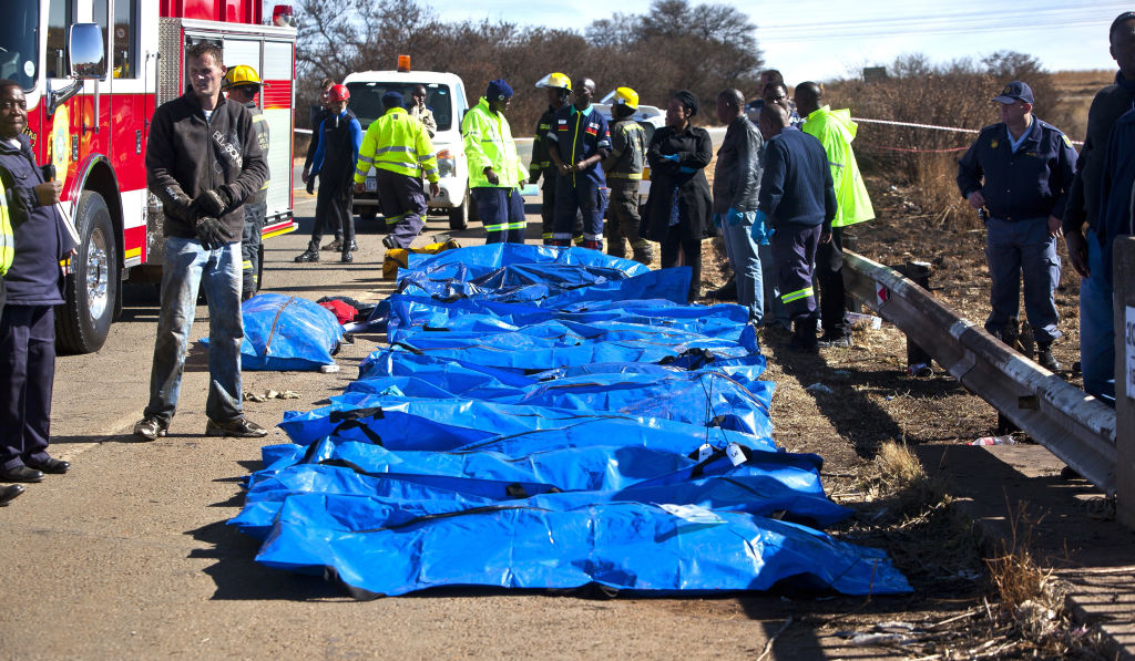 В Мозамбике 16 человек погибли при лобовом столкновении двух автомобилей