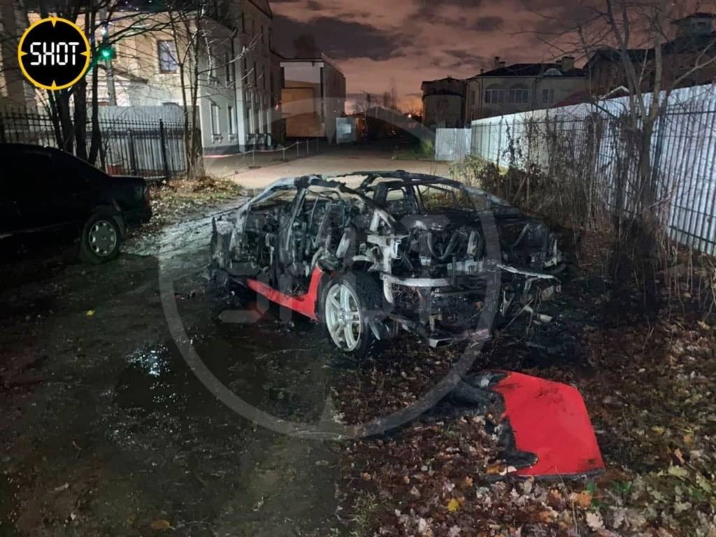Авто петербургского бизнесмена могли сжечь из-за двухлетней войны с соседями