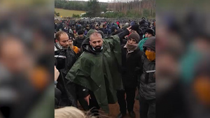 "Никто не уйдёт назад!": Мигрант обвинил польских силовиков в применении газа и попросил их пропустить