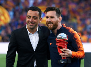"Мы хорошие друзья": Месси пожелал Хави удачи на посту главного тренера "Барселоны"