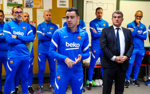 Хави провёл первую тренировку после назначения главным тренером "Барселоны"