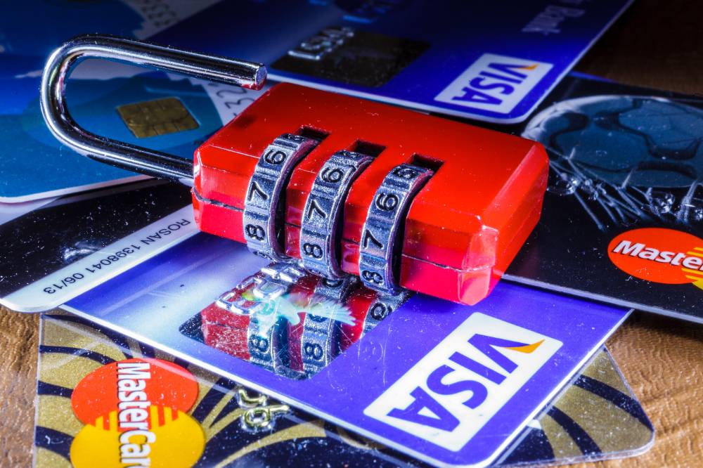Visa посчитала, что лишь 0,2% россиян полностью способны противостоять мошенникам