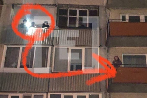 На Урале "бабушка-паук" бегала от полиции по балконам и угрожала взорвать дом