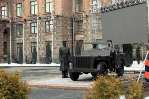 В Екатеринбурге установили памятник, посвящённый службе маршала Жукова на Урале