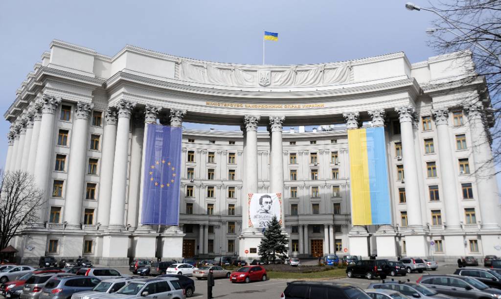 Аваков заявил, что переговоры Москвы и Киева должны проходить только при свидетелях