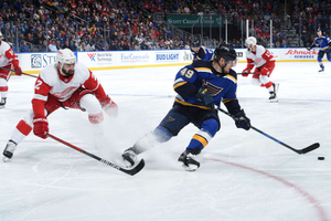Шайба Барбашёва помогла "Сент-Луису" разгромить "Детройт" в НХЛ