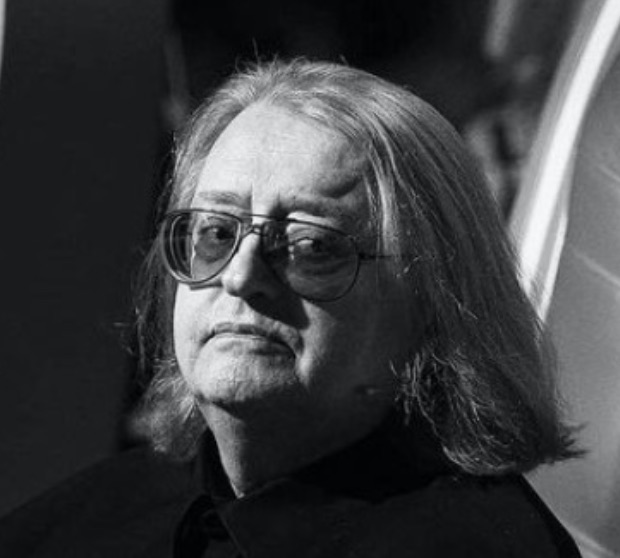 <p>Я сам спел это произведение только один раз, и после этого я неделю не мог сказать ни одного слова... Объясню тем, кто не знает, про что это... Это притворный плач. Подружка притворяется, потому что ей страшно. Она орёт как резаная, потому что ей предстоит то же самое, а брак — это не всегда приятно...</p>