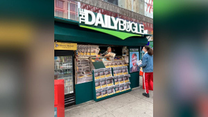 В Нью-Йорке появился киоск, продающий газету из комиксов про Человека-паука