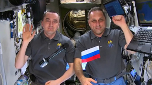 Космонавты с борта МКС поздравили россиян с Днём Конституции