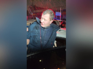 Из авто пришлось вытаскивать: В Кирове задержали пьяного водителя с бонусной картой вместо прав
