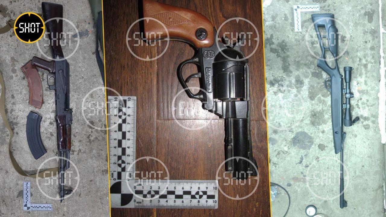 Появилось фото арсенала оружия, найденного у отца подрывника из серпуховского монастыря
