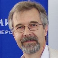 <p>Я подозреваю, что определённая часть опрашиваемых просто боялась высказать своё настоящее отношение к России. Таких людей может быть 15%, а в некоторых регионах и 20%. Они боятся показаться ненастоящими украинцами и попасть под репрессии и предпочитают остаться в позиции "Россия — враг"</p>