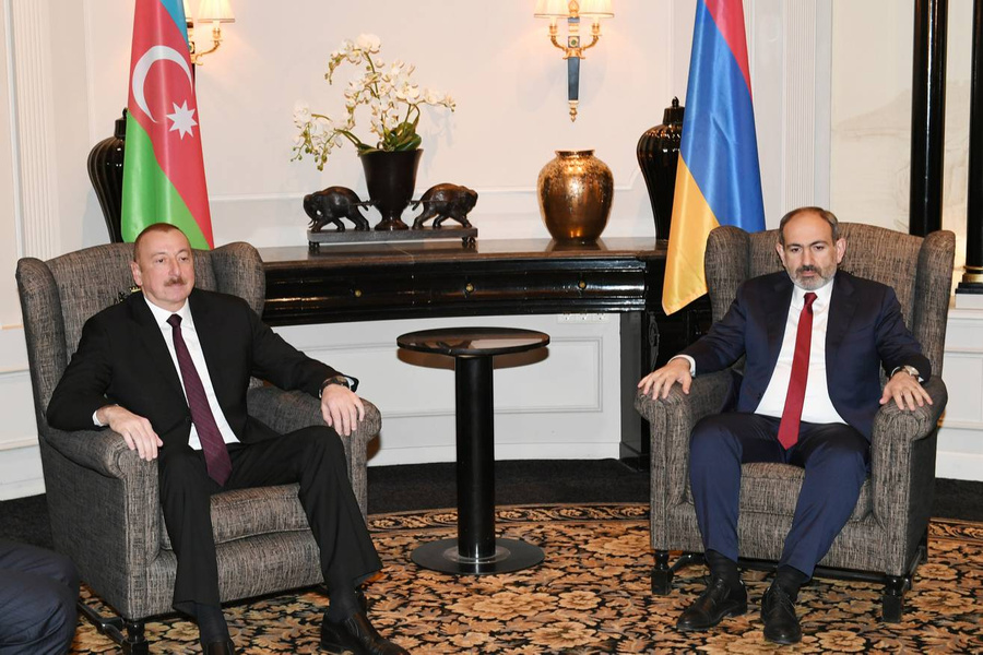Президент Азербайджана Ильхам Алиев и премьер-министр Армении Никол Пашинян © Официальный сайт президента Азербайджана