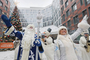 Стало известно, кто в России чаще всего подрабатывает Дедом Морозом и Снегурочкой
