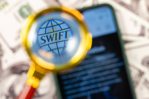 Bloomberg: На Западе считают проблематичным отключение РФ от SWIFT