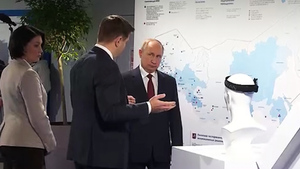 Путину на выставке АСИ показали прибор, помогающий восстановиться после ковида