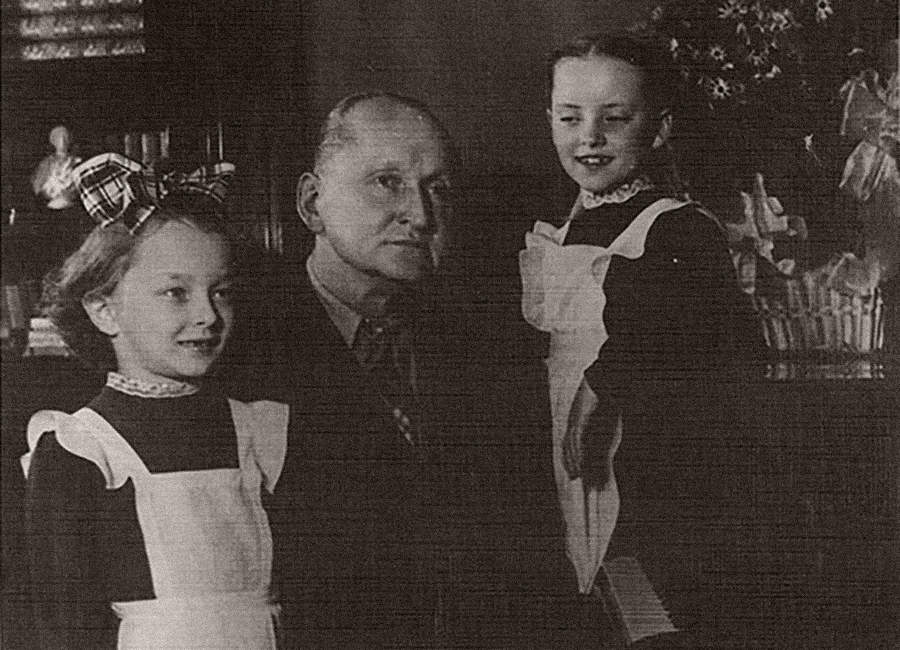 Александр Вертинский с дочерьми. Начало 1950-х годов. Фото © Аукционный дом "Литфонд"