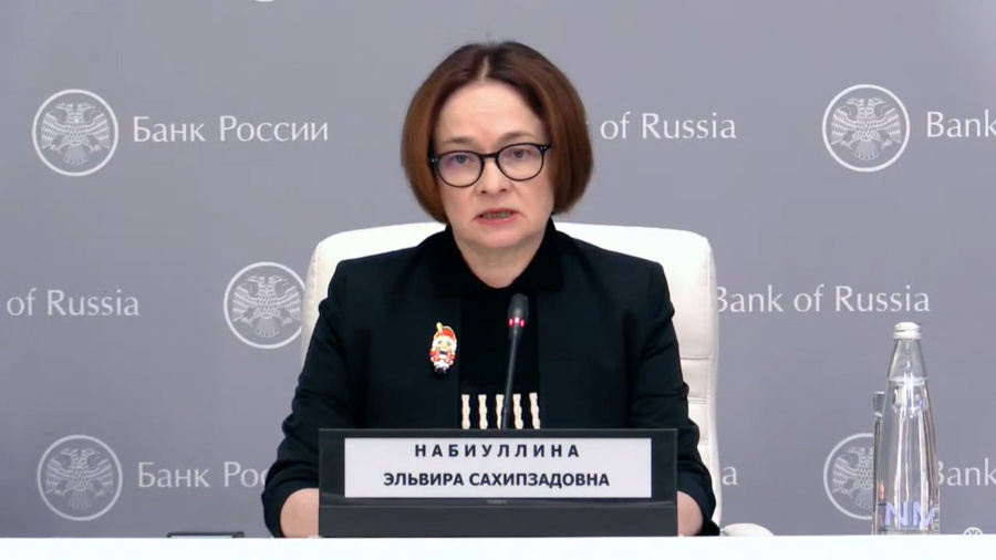 Эльвира Набиуллина с брошью в виде Щелкунчика. Кадр из видео © YouTube / Банк России