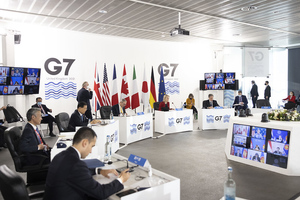 Песков заявил, что Россия будет реагировать на новые санкции G7 по мере поступления