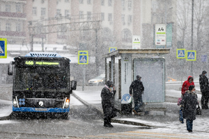 МЧС предупредило москвичей о снегопаде и гололедице в ночь на воскресенье