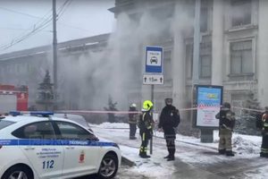 В Петербурге при пожаре на комбинате детского питания пострадал спасатель