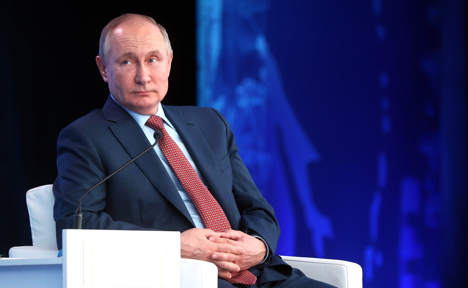 Министр обороны ФРГ Ламбрехт призвала ввести санкции против Путина