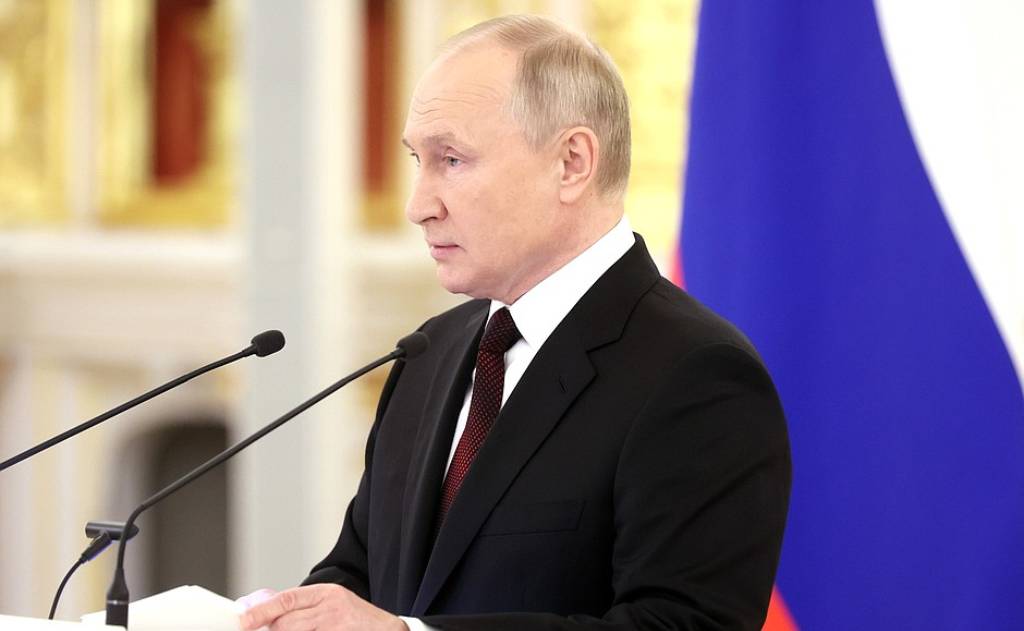 Путин поручил выделить 58 млн рублей на выплаты участникам обороны Севастополя