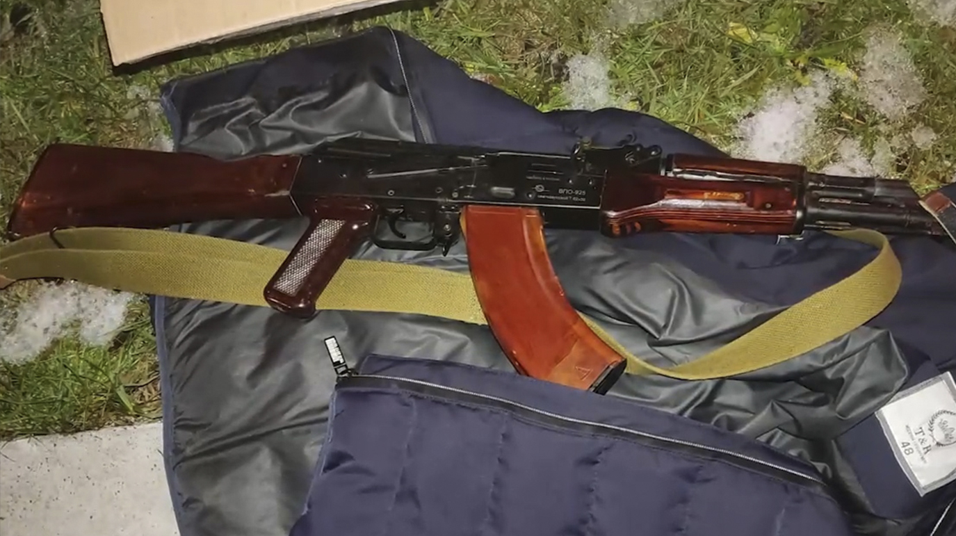 В Крыму участники свадебного кортежа устроили стрельбу из автомата