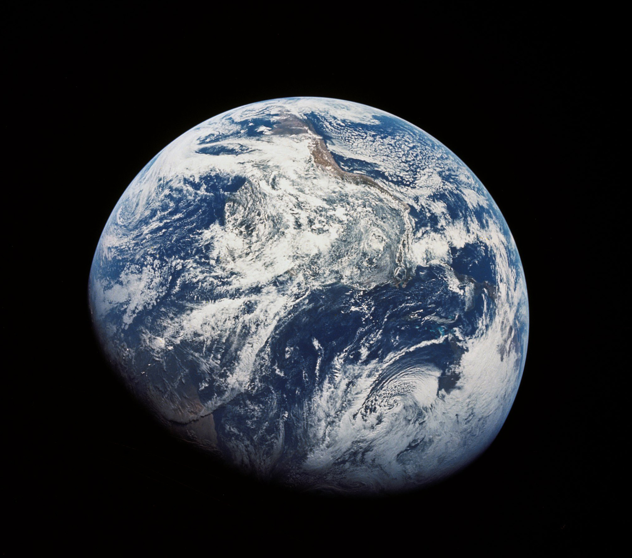 Земля с расстояния 30 тысяч километров, фото сделано с борта космического корабля "Аполлон-8". Фото © NASA