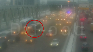 Появилось видео, как автомобиль с пьяным водителем снёс более 10 машин на ТТК в Москве