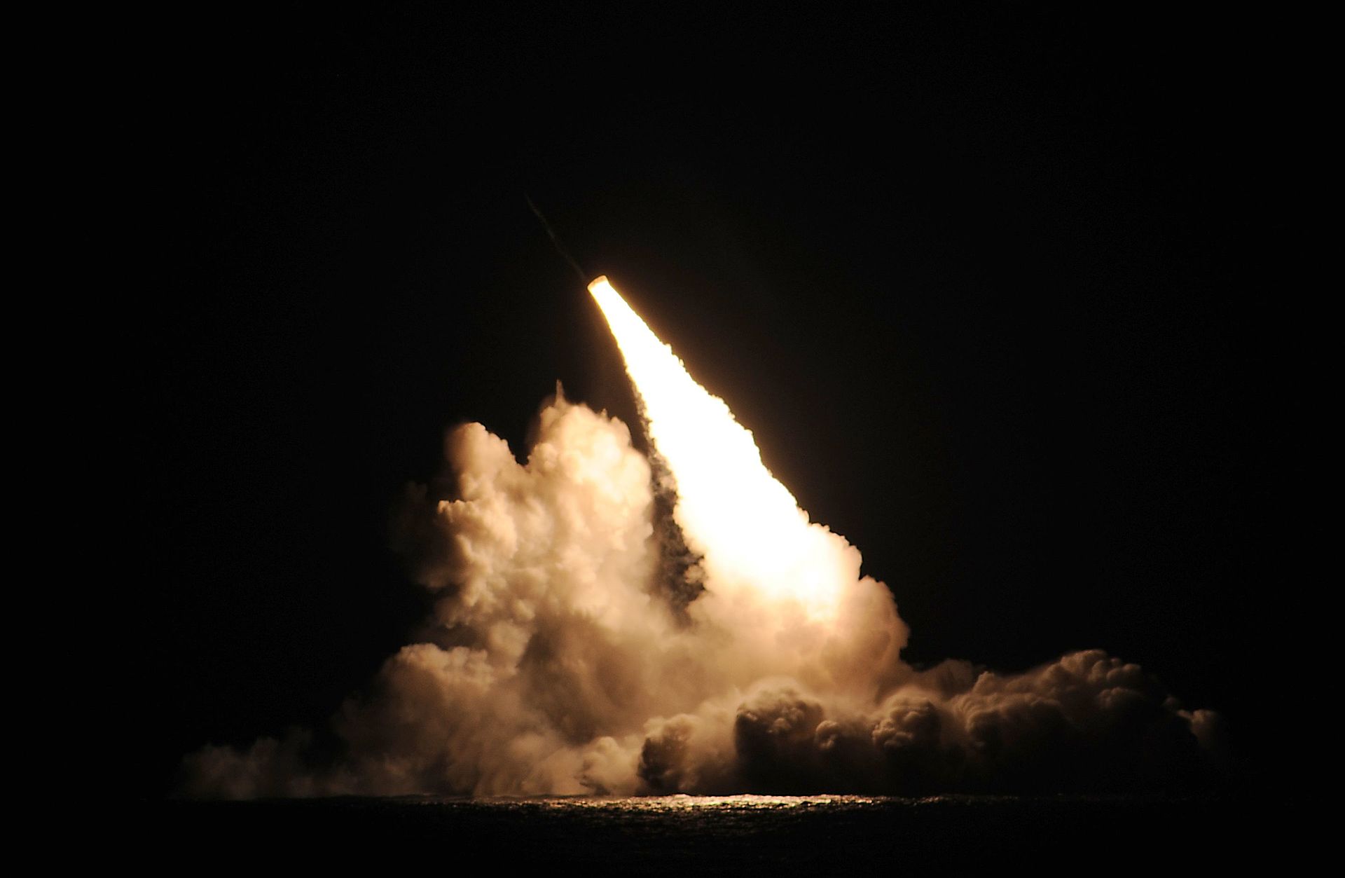 Американская трёхступенчатая баллистическая ракета четвёртого поколения, предназначенная для запуска с атомных подводных ракетоносцев. Фото © Wikipedia