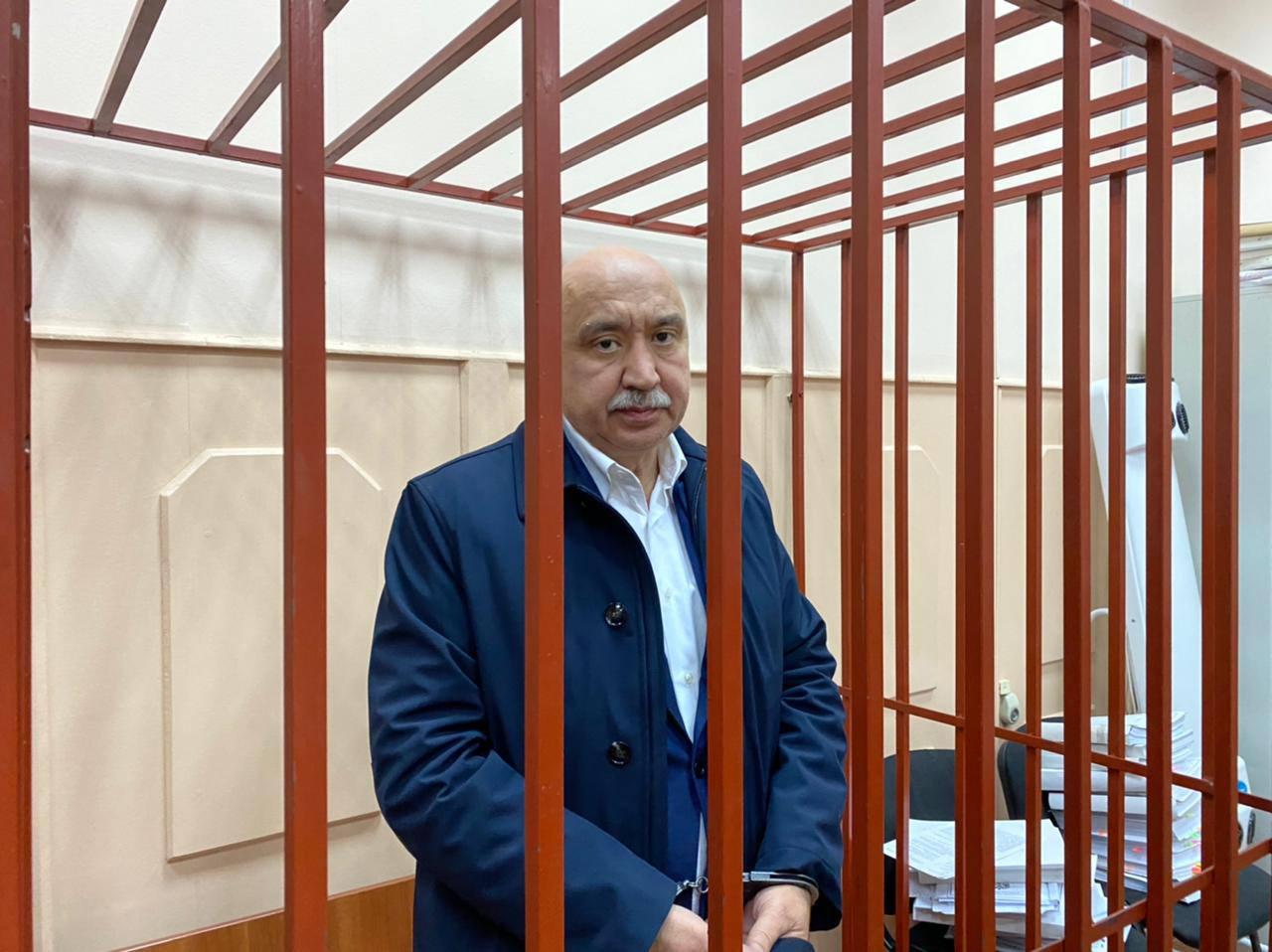 Суд арестовал обвинённого в наёмном убийстве ректора КФУ Гафурова