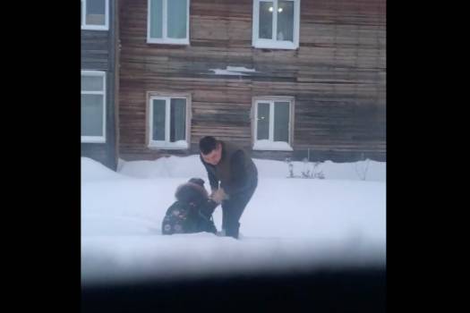 В Ханты-Мансийске таксист спас ребёнка, по шею увязшего в снегу
