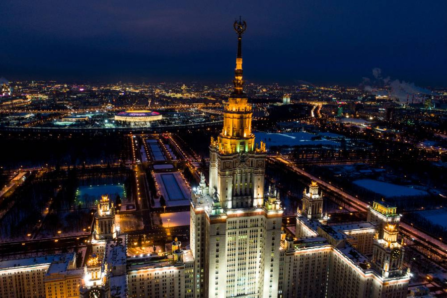 <p>Вид на здание МГУ © ТАСС / Сергей Бобылев</p>