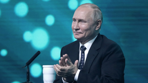 Про вятский квас и "когда вы женитесь?": 7 самых необычных вопросов на пресс-конференции Путина