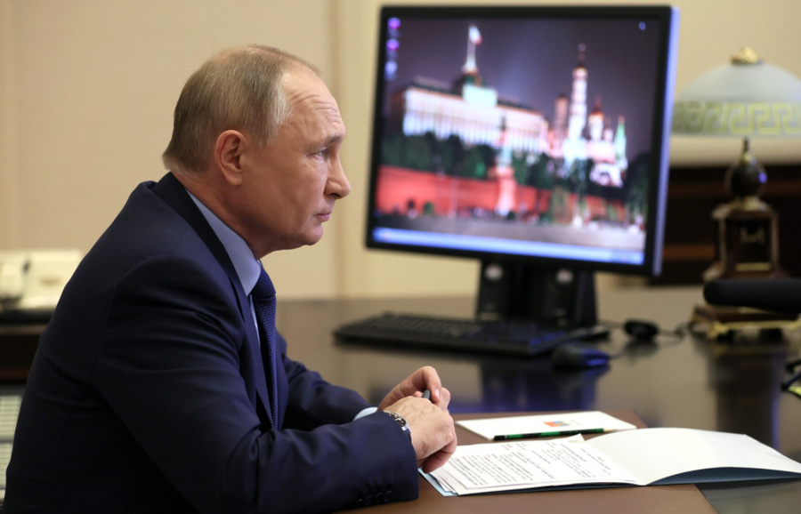 Президент Владимир Путин в ходе совещания с членами правительства (в режиме видеоконференции) © Kremlin.ru 