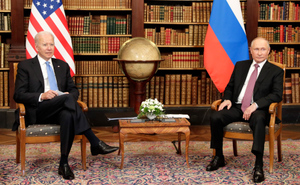 Песков: Вопрос о месте встречи Путина и Байдена не обсуждается "даже близко"