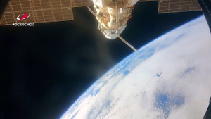 Российский космонавт Дубров снял на видео разворот МКС
