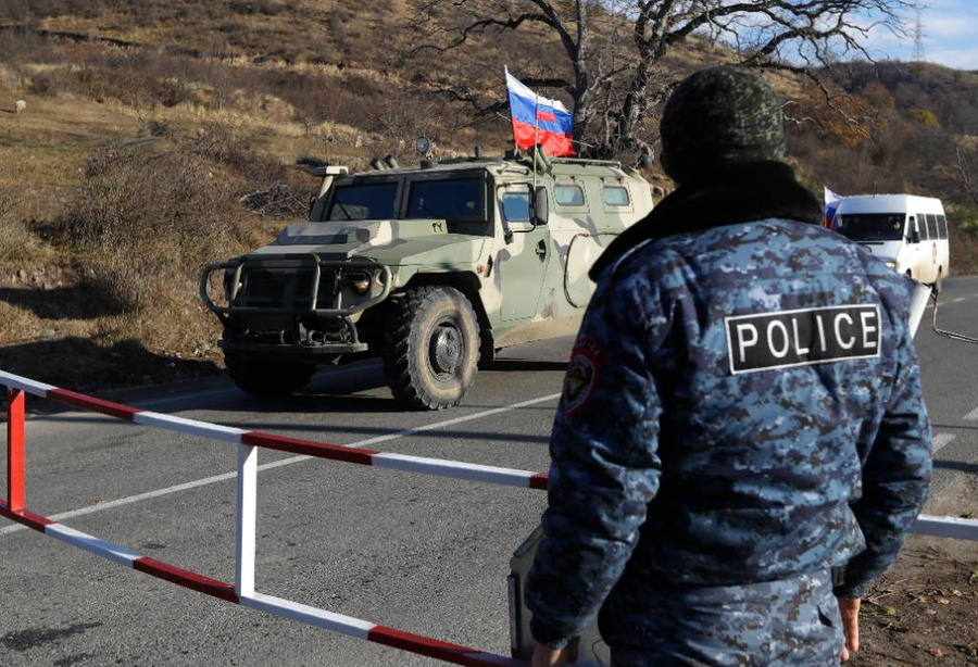 Нагорный Карабах. Российские миротворцы на блокпосту возле Гетавана. Фото © ТАСС / AP Photo / Sergei Grits