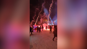 В Луганске на открытии ёлки фейерверки начали стрелять по зрителям