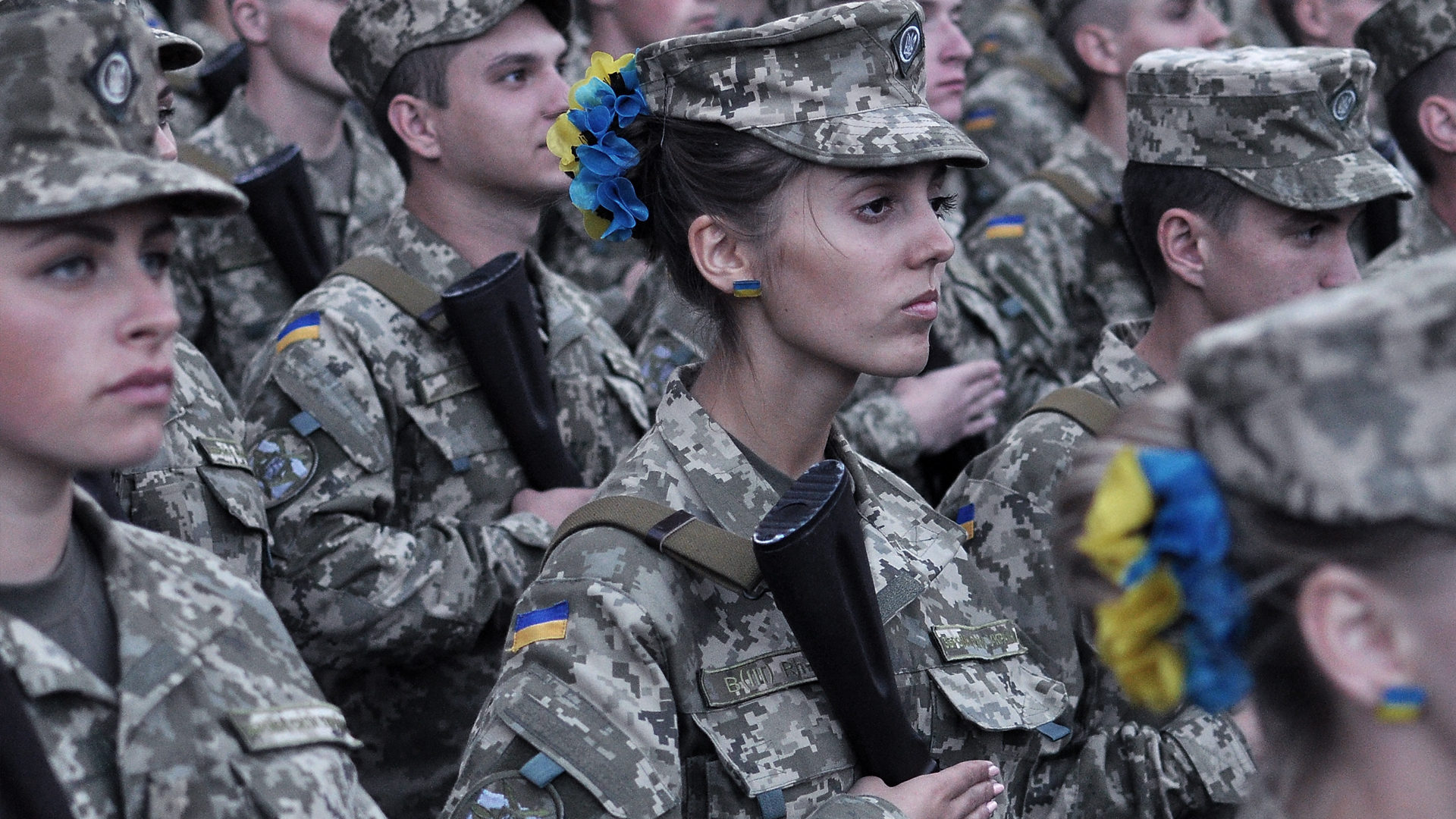 Украина девушки военные. Женщины в армии Украины. Женщины в украинской армии. Украинские девушки военные. Женщины военнослужащие Украины.