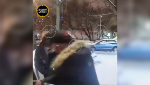 Появилось видео задержания мужчины с "гранатой" из ТЦ "Метрополис"
