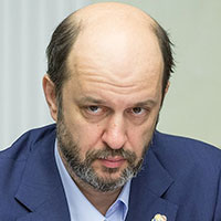 <p>Сервис работает так: регионы подключаются к сервису ЕГПУ по программному интерфейсу для обмена данными с центром. В самом худшем случае можно узнать какие-то общие данные по региону за последние 30 дней. Но и такая утечка крайне маловероятна, так как даже наличие сертификатов не отменяет ввода паролей сотрудником или внешних ключей. Я бы оценил ситуацию как неаккуратность, дающую возможность злоумышленникам понять принцип организации доступа. Это не очень хорошо, но и не преступление</p>