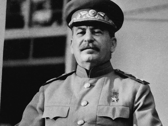 В 1937 году, когда "Советское" шампанское с подачи Сталина поступило в массовую продажу, оно стало народным напитком. Фото © Wikipedia