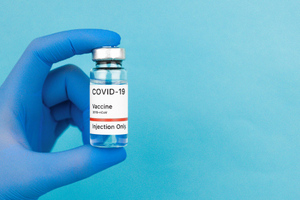 В Москве первой дозой вакцины от коронавируса привились почти 6,4 млн раз